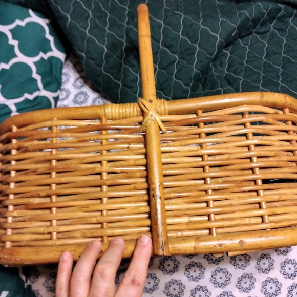 Vintage Bamboo or Reed Carrying Basket - Picture 2 of 4